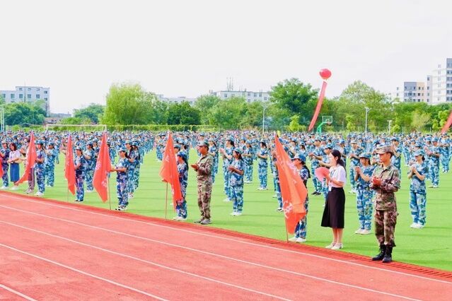 赣西中等职业技术学校开展校企合作交流活动