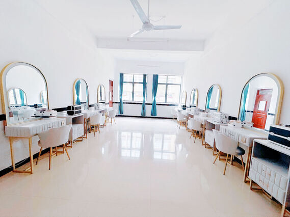 永新中等专业学校举办盛大的开学典礼